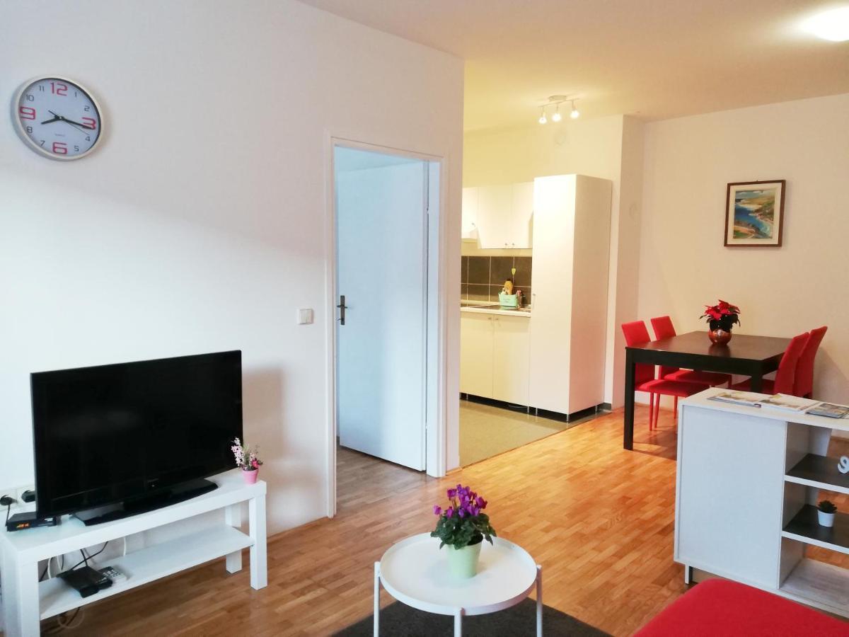 City Center Apartment Umag Eksteriør billede